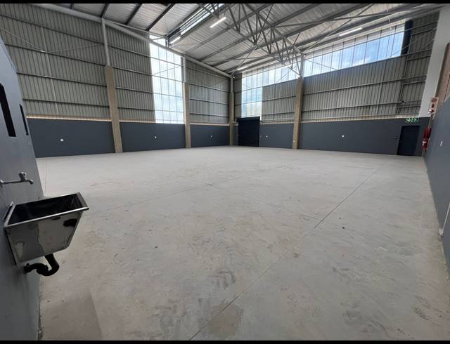 571M² WAREHOUSE TO LET IN SAMRAND BUSINESS PARK